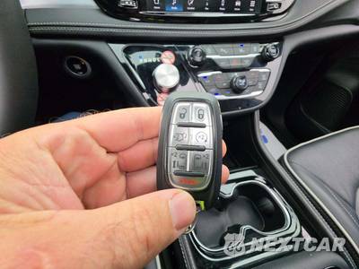 2026 Chrysler Pacifica Limited 121.6" WB - zdjęcie 8 z 24 - miniatura