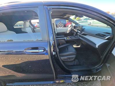 2025 Toyota Sienna XSE 7-Passenger - zdjęcie 16 z 22 - miniatura