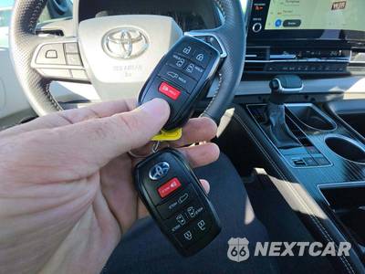 2025 Toyota Sienna XSE 7-Passenger - zdjęcie 5 z 22 - miniatura