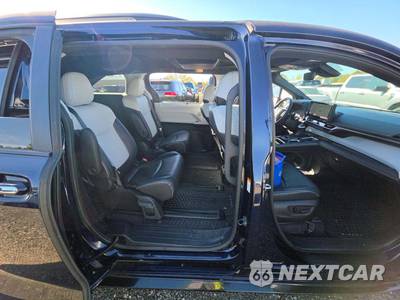 2025 Toyota Sienna XSE 7-Passenger - zdjęcie 14 z 22 - miniatura