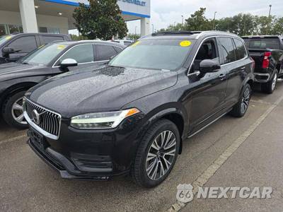 2021 Volvo XC90 T6 Momentum 7-Passenger