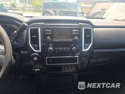 2018 Nissan TITAN S Crew Cab Short Bed - zdjęcie 10 z 28 - miniatura