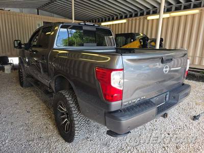 2023 Nissan TITAN SV Crew Cab Short Bed - zdjęcie 2 z 23 - miniatura