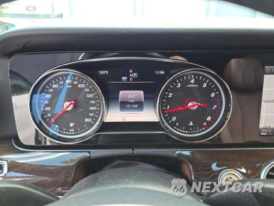 2017 Mercedes-Benz E 300 Sport 4MATIC Sedan - zdjęcie 9 z 21 - miniatura