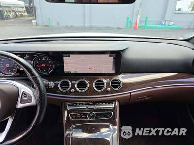 2017 Mercedes-Benz E 300 Sport 4MATIC Sedan - zdjęcie 10 z 21 - miniatura