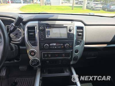2018 Nissan TITAN SV Crew Cab Short Bed - zdjęcie 10 z 20 - miniatura