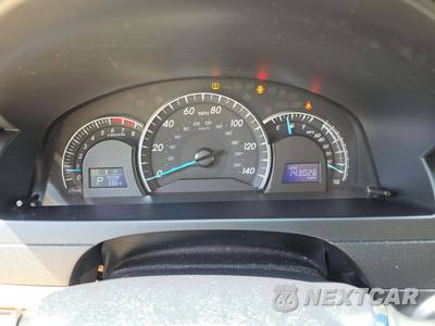 2014 Toyota Camry XLE - zdjęcie 9 z 28 - miniatura