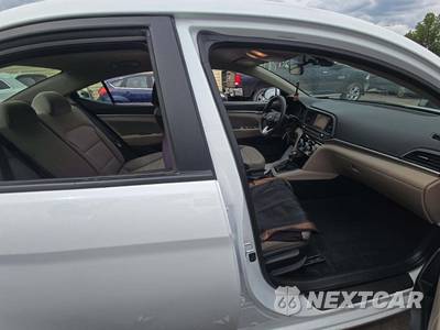 2019 Hyundai Elantra SEL Sedan - zdjęcie 18 z 32 - miniatura