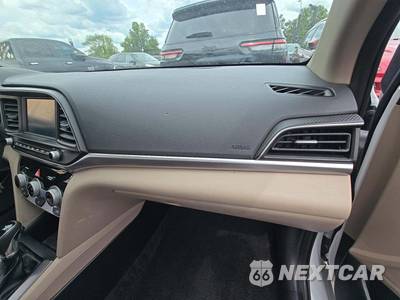 2019 Hyundai Elantra SEL Sedan - zdjęcie 19 z 32 - miniatura