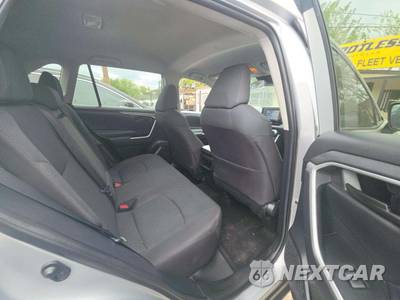 2021 Toyota RAV4 LE - zdjęcie 13 z 21 - miniatura