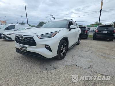 2021 Toyota Highlander XLE - zdjęcie 1 z 21 - miniatura