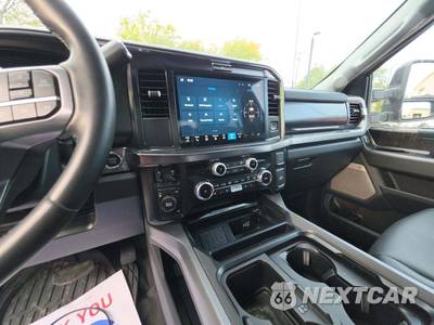 2026 Ford Super Duty F-250 Lariat Crew Cab Medium Bed - zdjęcie 10 z 22 - miniatura
