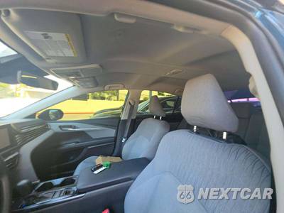2025 Toyota Camry LE - zdjęcie 8 z 20 - miniatura