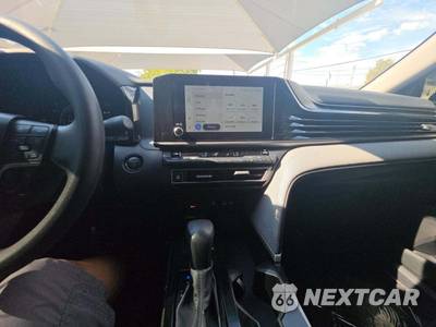 2025 Toyota Camry LE - zdjęcie 7 z 20 - miniatura