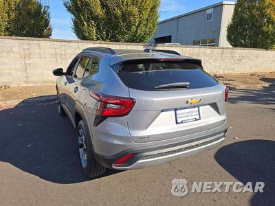 2025 Chevrolet Trax LT - zdjęcie 2 z 26 - miniatura