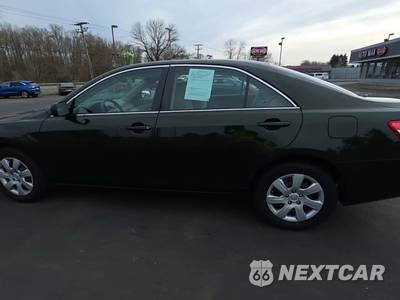 2010 Toyota Camry LE - zdjęcie 3 z 44 - miniatura