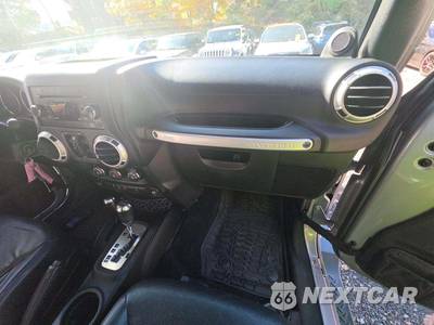 2014 Jeep Wrangler Unlimited Sahara - zdjęcie 19 z 23 - miniatura