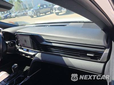 2025 Toyota Camry SE - zdjęcie 16 z 20 - miniatura