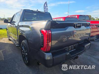2022 Toyota Tundra Platinum Crew Cab Short Bed - zdjęcie 2 z 23 - miniatura