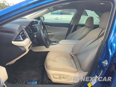 2020 Toyota Camry LE - zdjęcie 6 z 27 - miniatura