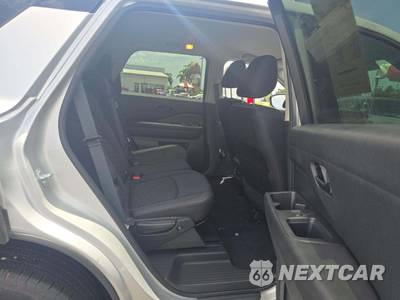 2025 Nissan Pathfinder SV - zdjęcie 14 z 21 - miniatura