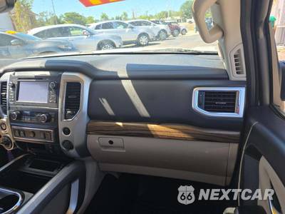 2017 Nissan TITAN SL Crew Cab Short Bed - zdjęcie 16 z 26 - miniatura