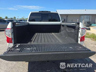 2017 Nissan TITAN SL Crew Cab Short Bed - zdjęcie 11 z 26 - miniatura