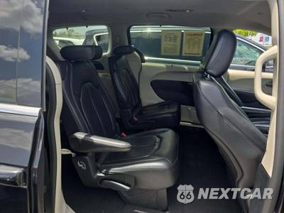 2022 Chrysler Pacifica Touring L 121.6" WB - zdjęcie 17 z 25 - miniatura