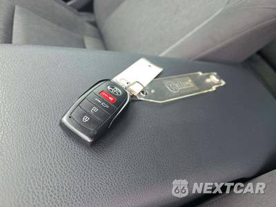 2026 Toyota Camry LE - zdjęcie 5 z 25 - miniatura