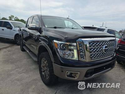 2018 Nissan TITAN Platinum Reserve Crew Cab Short Bed - zdjęcie 4 z 30 - miniatura