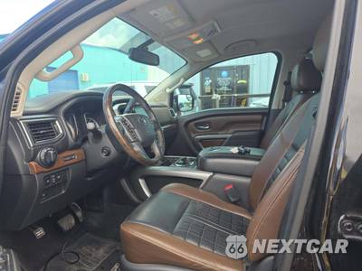 2018 Nissan TITAN Platinum Reserve Crew Cab Short Bed - zdjęcie 6 z 30 - miniatura