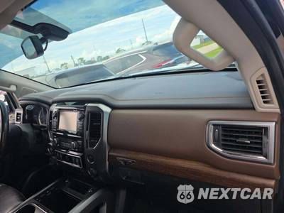 2018 Nissan TITAN Platinum Reserve Crew Cab Short Bed - zdjęcie 19 z 30 - miniatura
