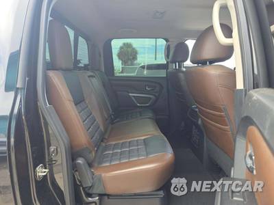 2018 Nissan TITAN Platinum Reserve Crew Cab Short Bed - zdjęcie 16 z 30 - miniatura
