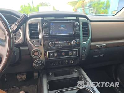 2018 Nissan TITAN Platinum Reserve Crew Cab Short Bed - zdjęcie 10 z 30 - miniatura