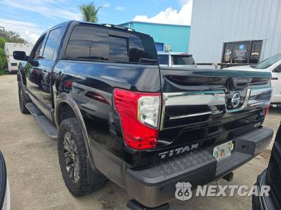 2018 Nissan TITAN Platinum Reserve Crew Cab Short Bed - zdjęcie 2 z 30 - miniatura