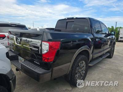 2018 Nissan TITAN Platinum Reserve Crew Cab Short Bed - zdjęcie 3 z 30 - miniatura