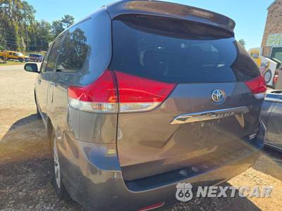 2013 Toyota Sienna Limited 7-Passenger 119.3" WB - zdjęcie 2 z 27 - miniatura