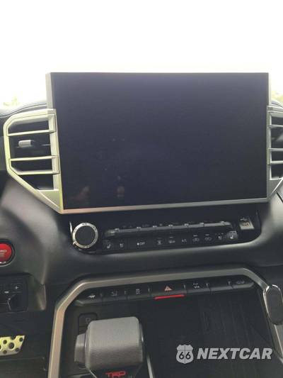 2025 Toyota Tundra Platinum Crew Cab Short Bed - zdjęcie 10 z 20 - miniatura