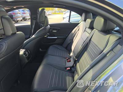 2025 Mercedes-Benz C 300 - zdjęcie 13 z 20 - miniatura