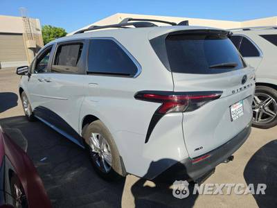 2023 Toyota Sienna Woodland Edition 7-Passenger 120.5" WB - zdjęcie 2 z 25 - miniatura