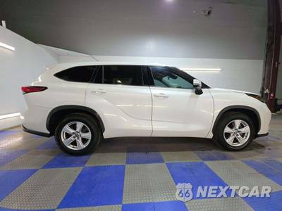 2020 Toyota Highlander LE - zdjęcie 4 z 31 - miniatura