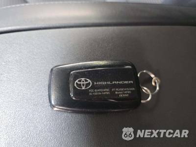 2020 Toyota Highlander LE - zdjęcie 8 z 31 - miniatura
