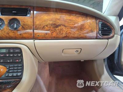 2002 Jaguar XK8 Convertible - zdjęcie 19 z 31 - miniatura