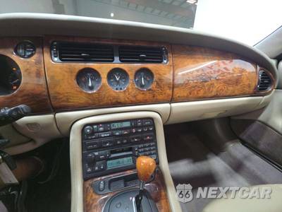 2002 Jaguar XK8 Convertible - zdjęcie 10 z 31 - miniatura
