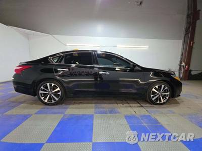 2016 Nissan Altima 2.5 SR - zdjęcie 4 z 26 - miniatura