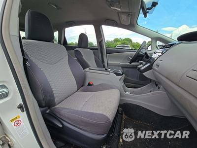 2015 Toyota Prius v Three - zdjęcie 18 z 26 - miniatura