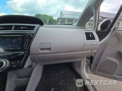 2015 Toyota Prius v Three - zdjęcie 19 z 26 - miniatura