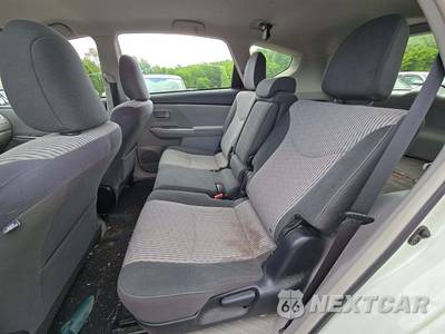 2015 Toyota Prius v Three - zdjęcie 13 z 26 - miniatura