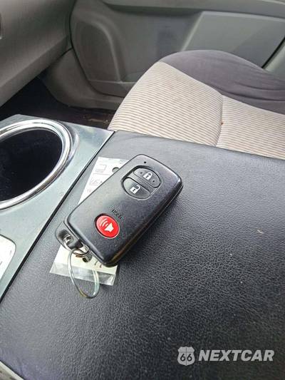 2015 Toyota Prius v Three - zdjęcie 8 z 26 - miniatura