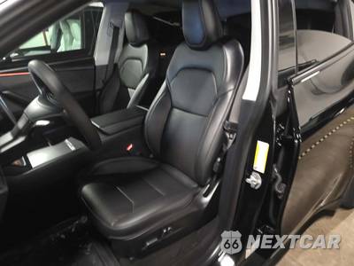 2026 Tesla Model Y Standard - zdjęcie 6 z 20 - miniatura